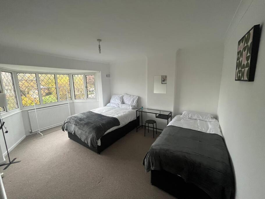 Spacious 4 Bed Home Near Nec, Jlr & Airport Parking For 3 Cars Ideal For Contractors! Solihull Exterior foto